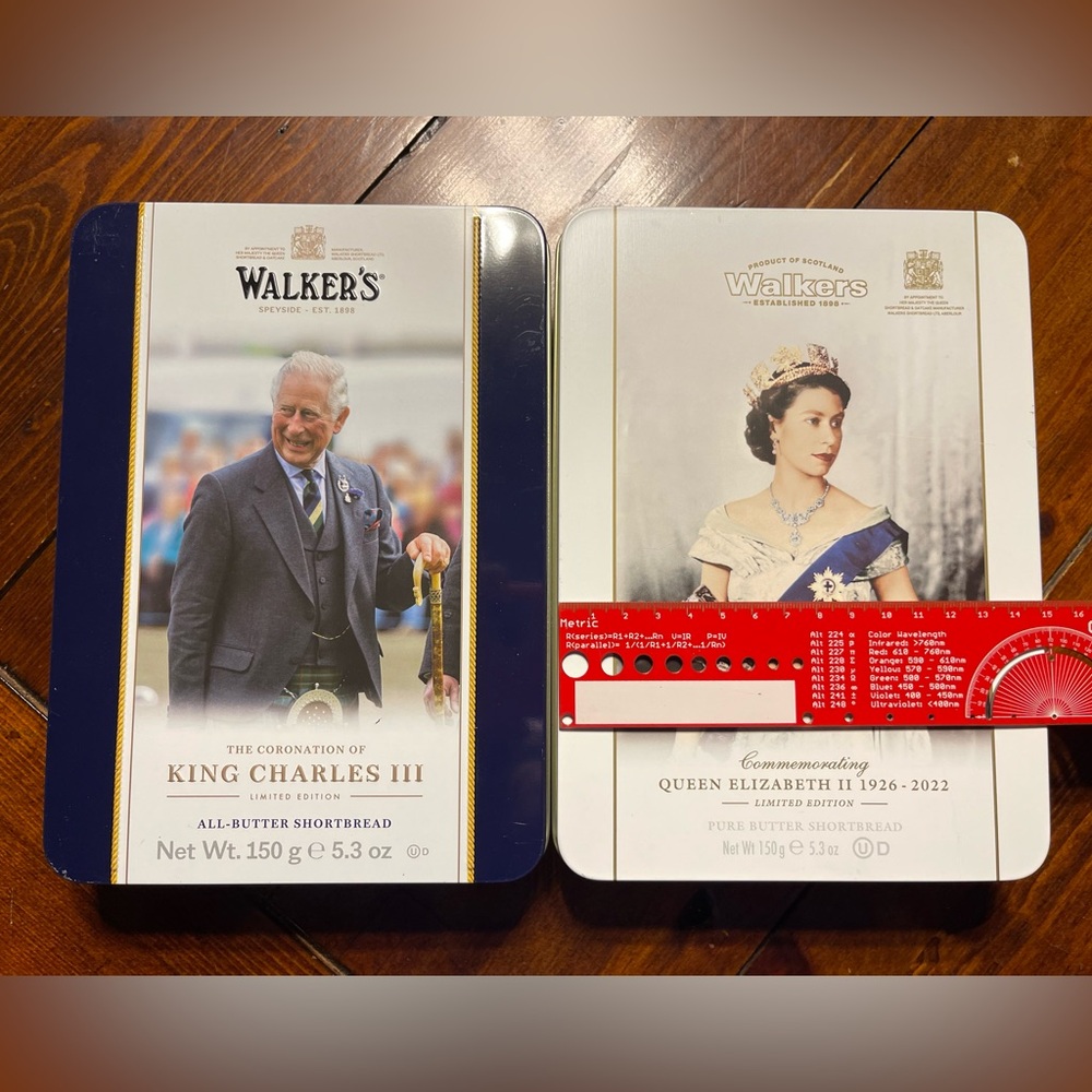 Walkers | Collector Edition King Charles and Queen Elizabeth Collector Tins - Picture 2 of 6